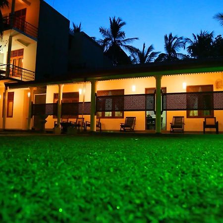 Vishmee Holiday Inn Embilipitiya Zewnętrze zdjęcie