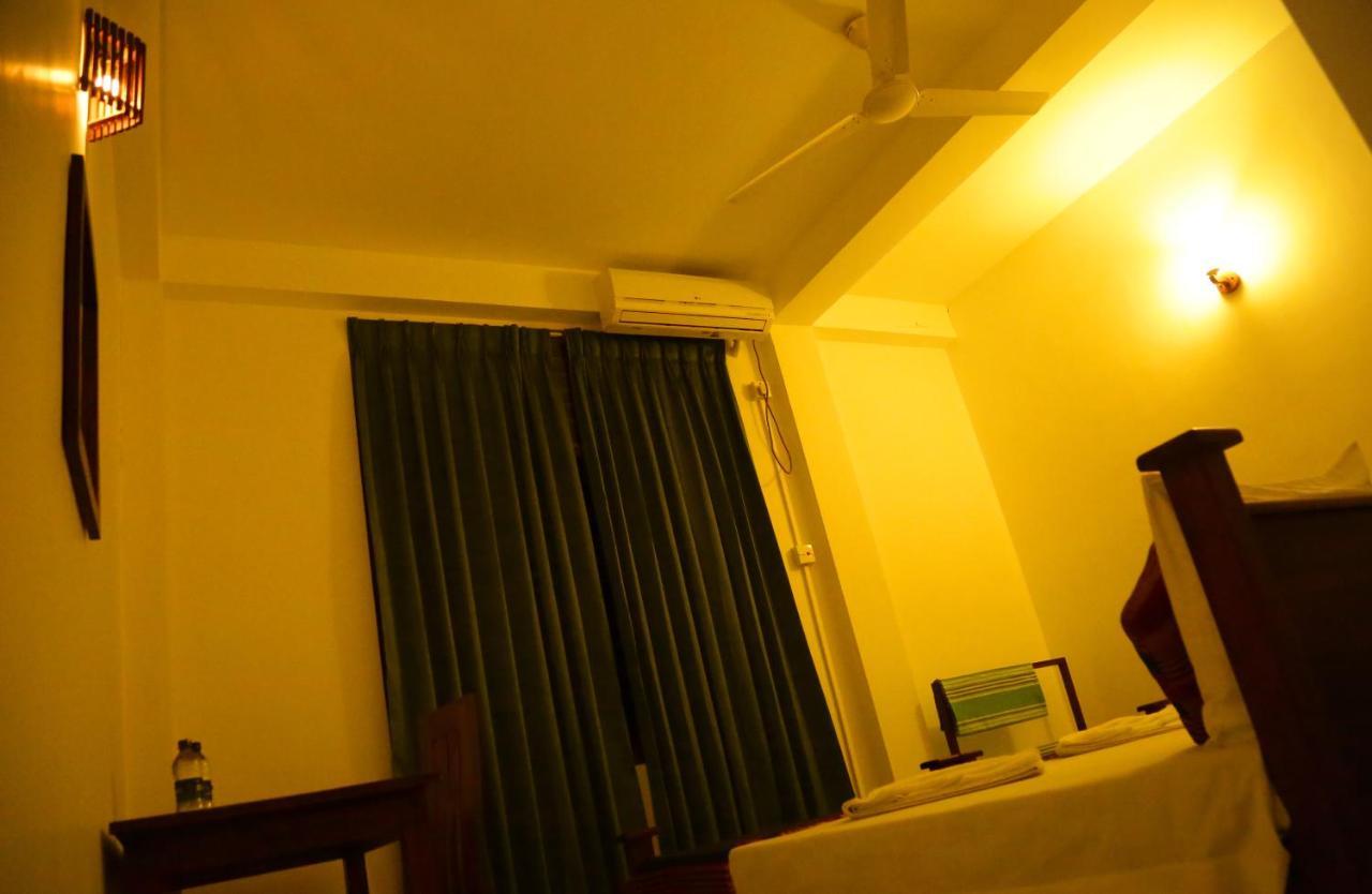 Vishmee Holiday Inn Embilipitiya Zewnętrze zdjęcie