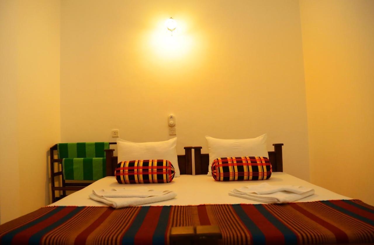Vishmee Holiday Inn Embilipitiya Zewnętrze zdjęcie