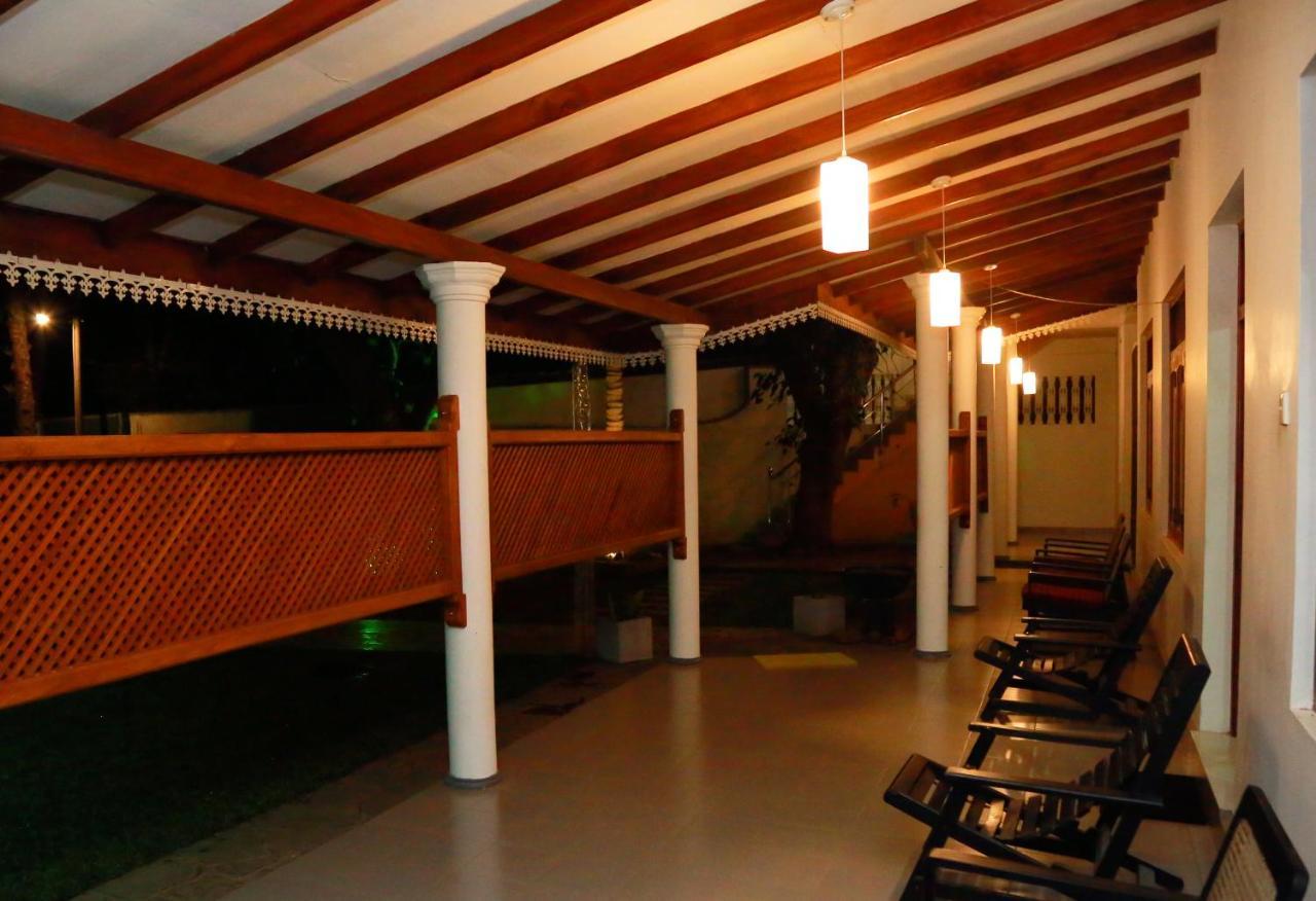 Vishmee Holiday Inn Embilipitiya Zewnętrze zdjęcie